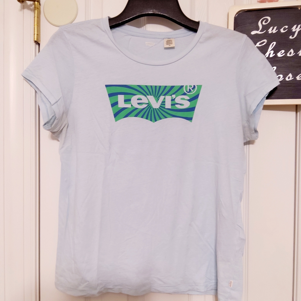 🌷Levi's Light Blue Graphic T-Shirt M